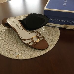 DESIGNER BRAND HOLLYWOULD